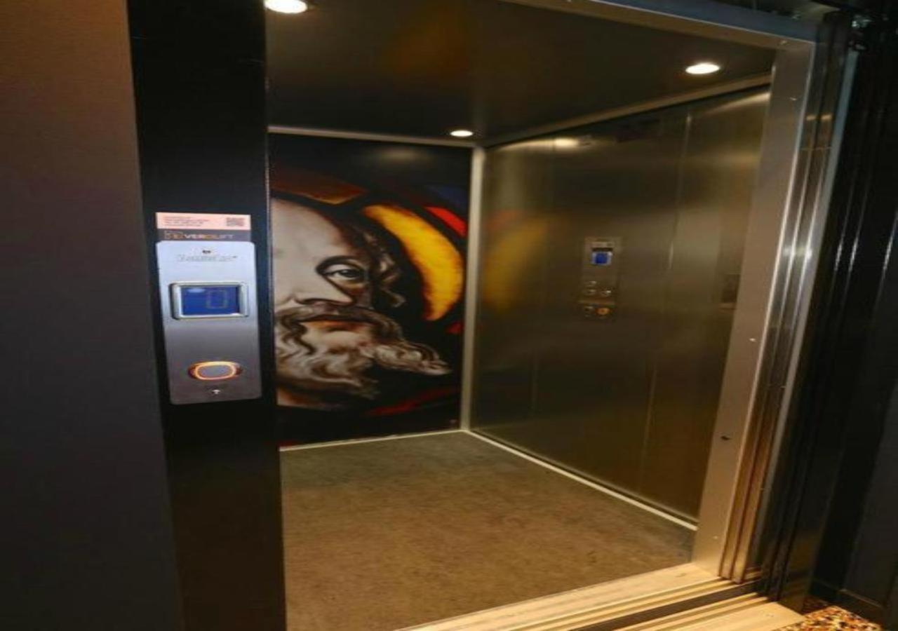 Zakske13 - Design Boutique B&B In Bruges City Centre (Adults Only) エクステリア 写真 A residential elevator